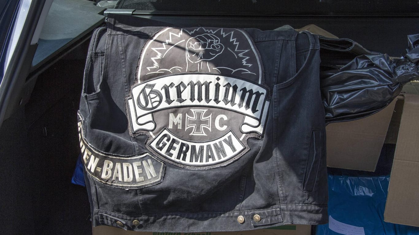 Die Jacke eines Mitglieds der Rockergruppe "Gremium MC Germany" (Symbolbild): Das LKA hat Durchsuchungen bei der Untergruppe "Gremium MC Southgate" durchgeführt.