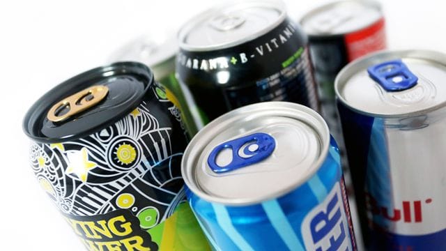 Energydrinks enthalten in der Regel eine Menge Koffein - und sind für Kinder und Jugendliche allenfalls nur mit Vorsicht zu genießen.