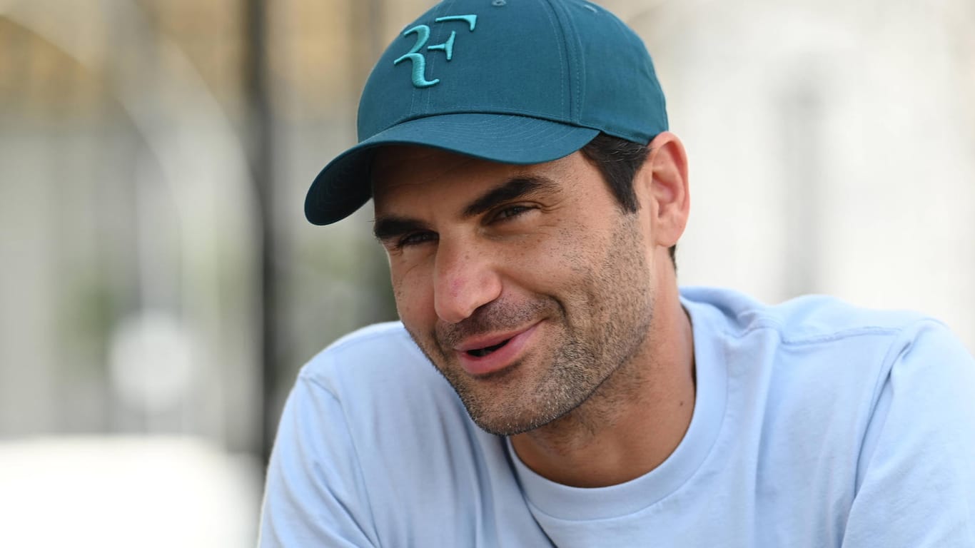 Roger Federer: Der Schweizer feiert in Doha nach über einem Jahr sein Comeback.