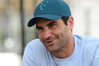 Roger Federer: Der Schweizer feiert in Doha nach über einem Jahr sein Comeback.