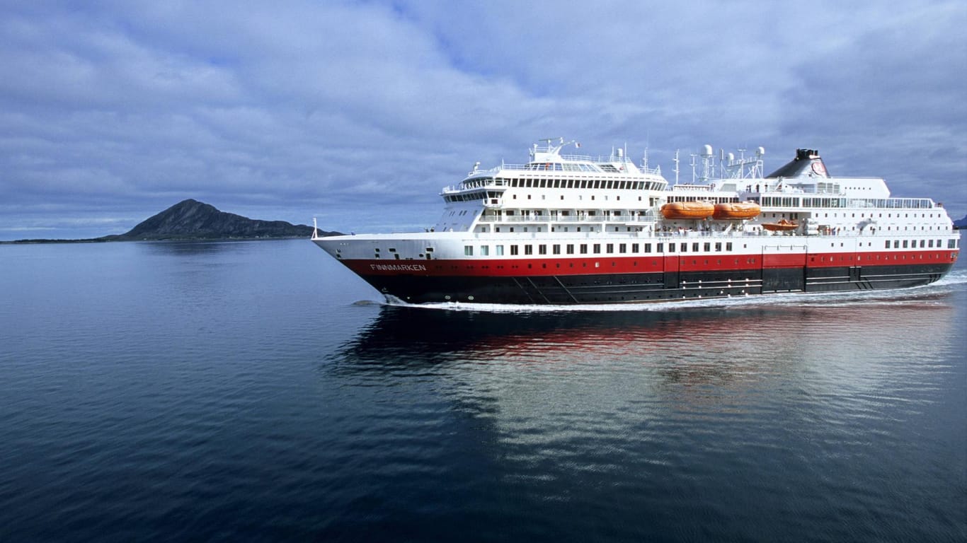 Hurtigruten: Die Reederei hat auf der klassischen Postschiffroute zwischen Bergen und Kirkenes wieder einige Schiffe in Betrieb.