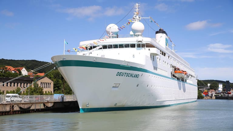 Phoenix: Anfang Mai soll auch die MS Deutschland, das frühere ZDF-Traumschiff, für Phoenix unterwegs sein.