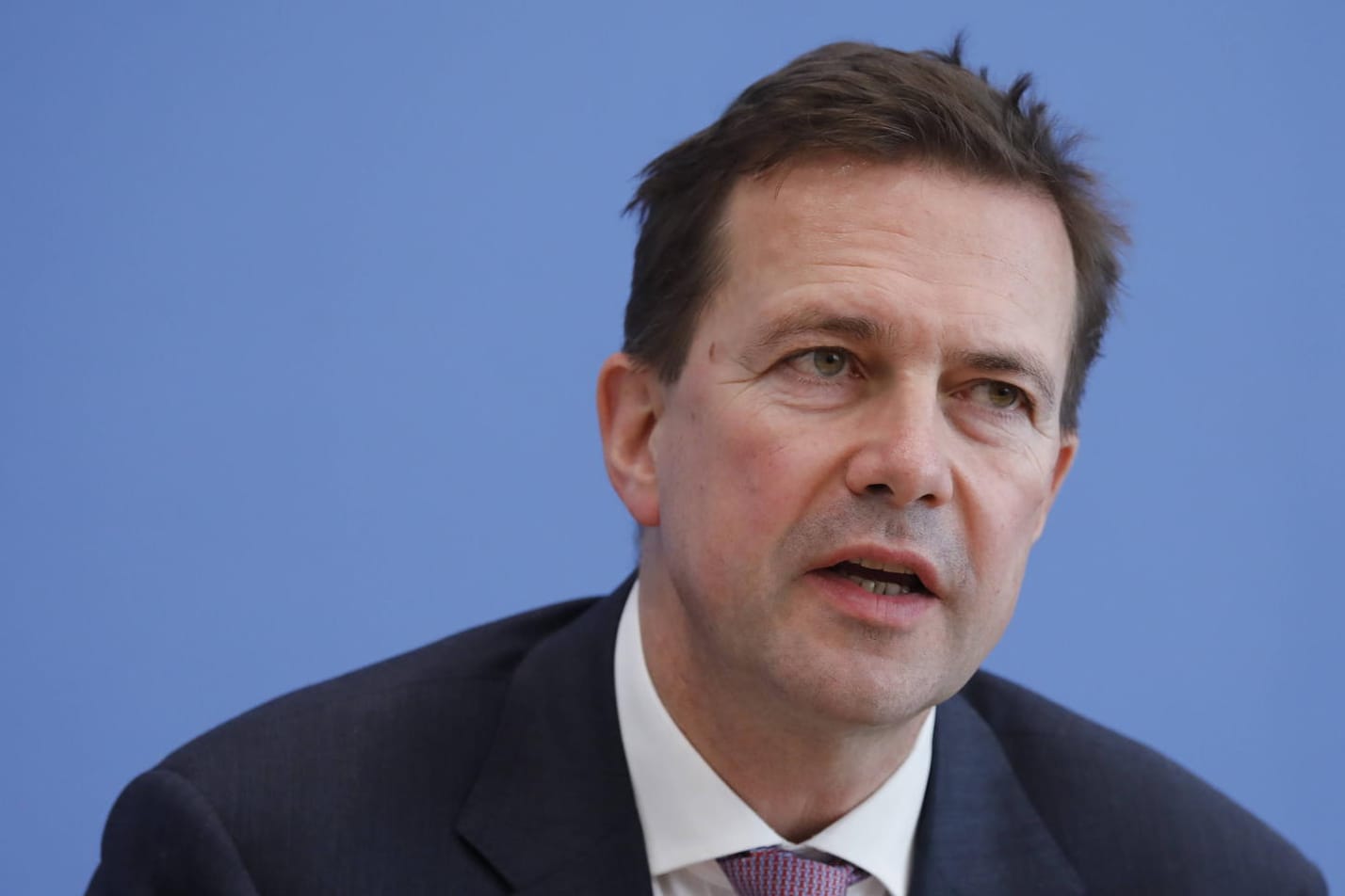 Regierungssprecher Steffen Seibert: Zehn Millionen Impfdosen sind bis Juni zu schaffen.