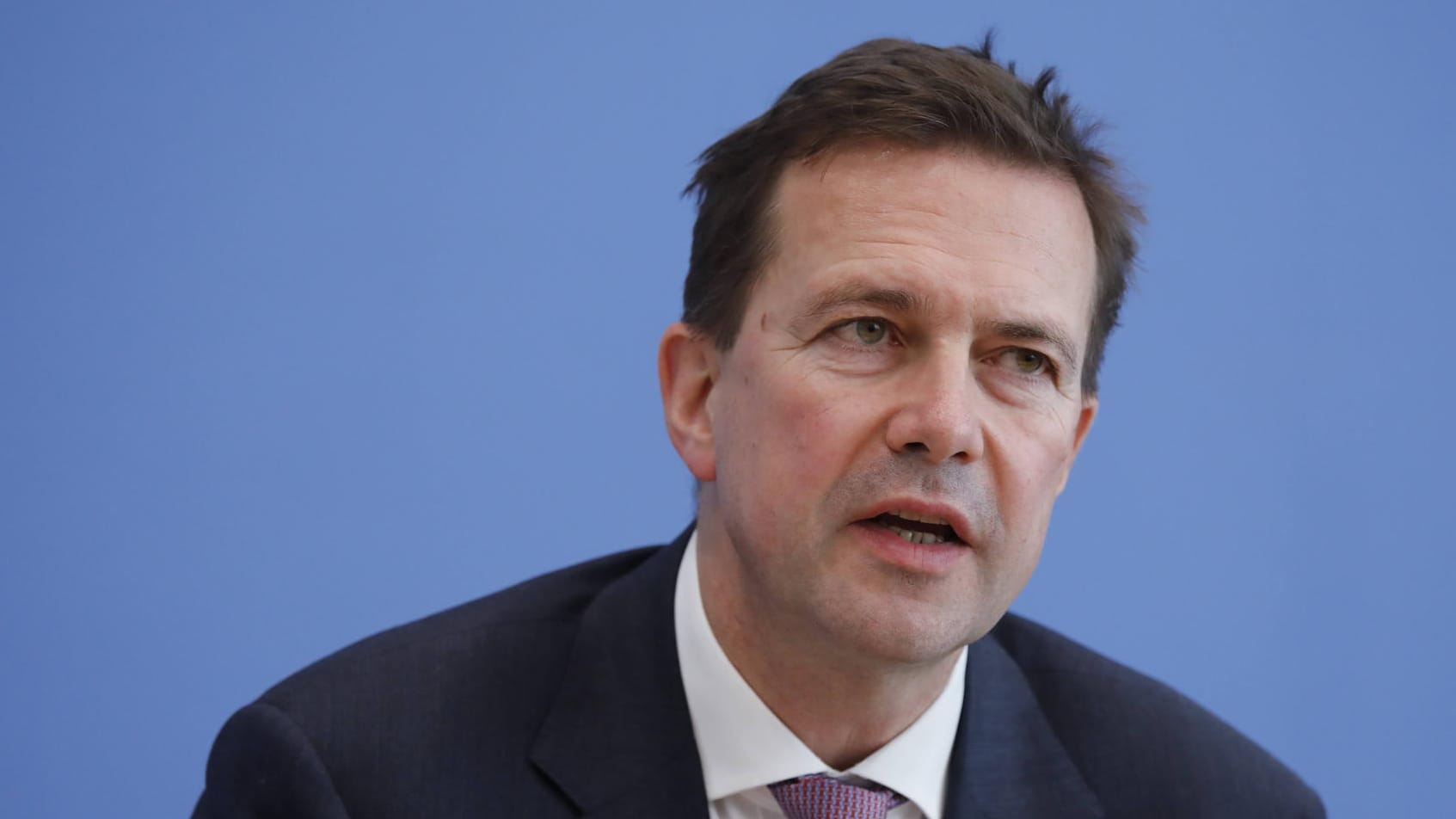 Regierungssprecher Steffen Seibert: Zehn Millionen Impfdosen sind bis Juni zu schaffen.