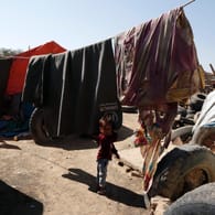 Flüchtlingslager in der Nähe von Sanaa (Archivbild): Ein Brand hat in einem Lager der jemenitischen Hauptstadt viele Opfer gefordert.