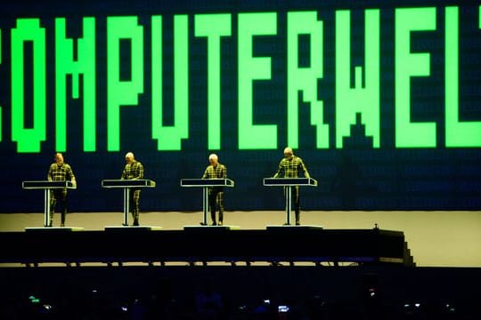 Pioniere der elektronischen Musik: Auftritt von Kraftwerk beim Lollapalooza-Festival in Berlin.