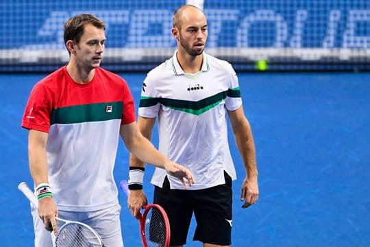 Schieden in Doha durch kuriose Umstände aus: Tim Pütz (r) und Frederik Nielsen.