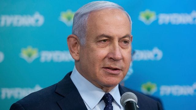 Benjamin Netanjahu, Ministerpräsident von Israel, will die diplomatischen Beziehungen zu den Vereinigten Arabischen Emiraten vertiefen. Benjamin Netanjahu, Ministerpräsident von Israel, will die diplomatischen Beziehungen zu den Vereinigten Arabischen Emiraten vertiefen.