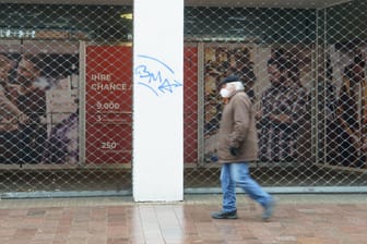 Geschlossenes Geschäft (Symbolbild): Die Überbrückungshilfe richtet sich an notleidende Unternehmen.