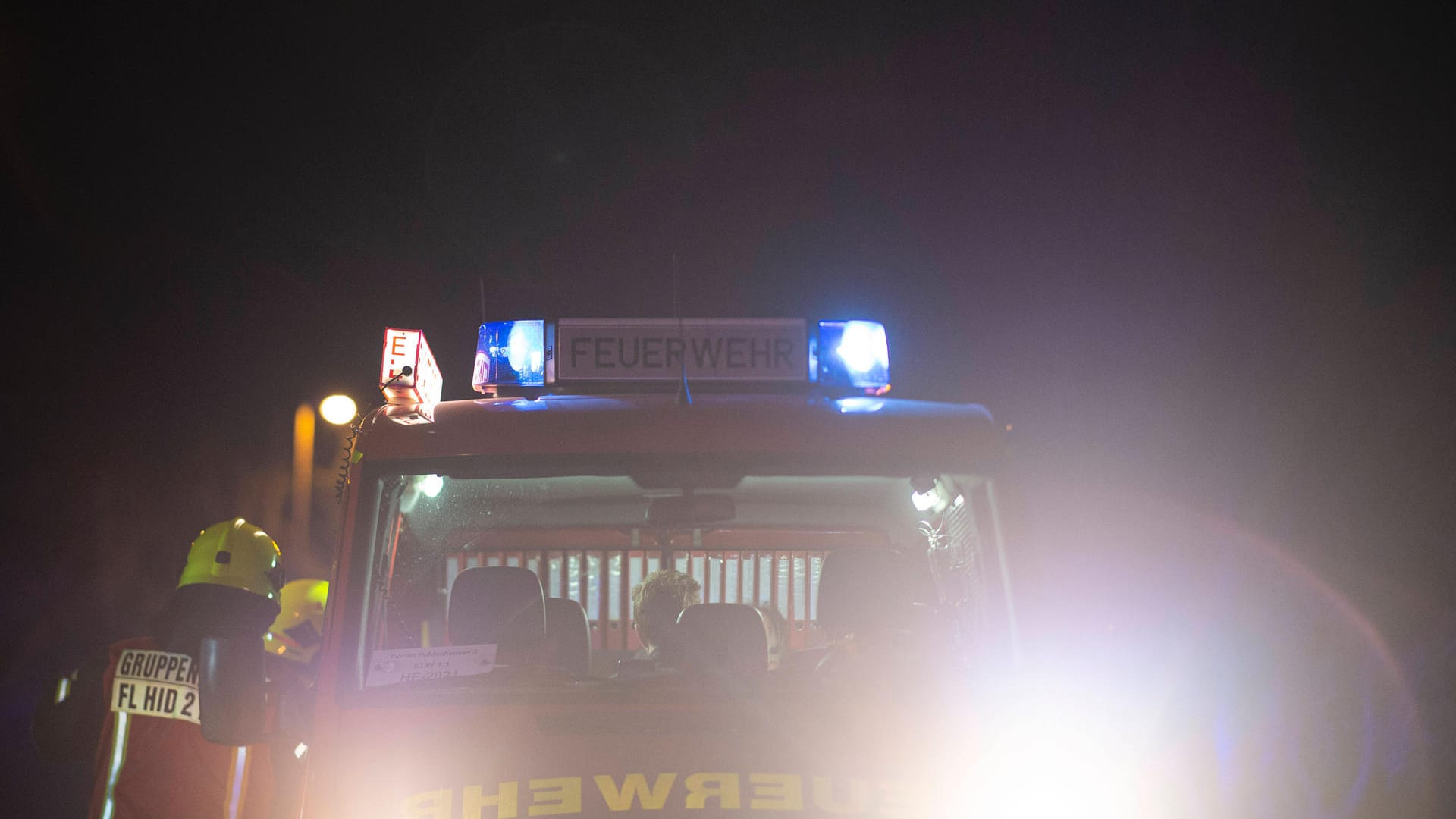 Ein Fahrzeug der Feuerwehr (Symbolbild): Eine Familie musste in Dortmund vor einem Brand gerettet werden. Ein Fahrzeug der Feuerwehr (Symbolbild): Eine Familie musste in Dortmund vor einem Brand gerettet werden.