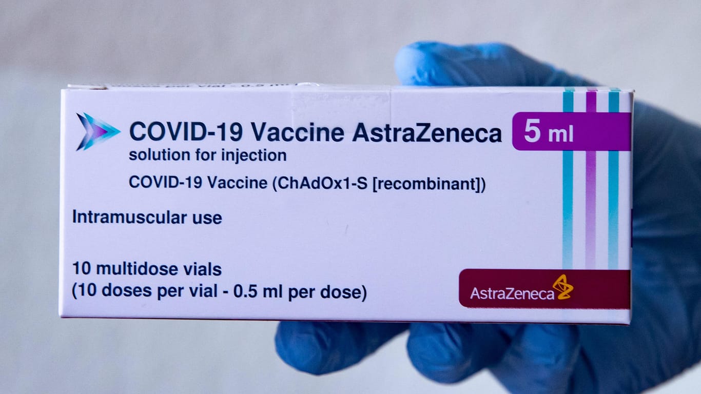 Corona-Impfstoff des Herstellers Astrazeneca: Der Impfstoff ist nun ab 18 Jahren zugelassen (Symbolbild).