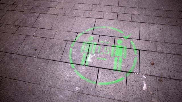 Eine effektive Methode gegen eine Corona-Neuinfektion ist es, Abstand zu halten. Eine effektive Methode gegen eine Corona-Neuinfektion ist es, Abstand zu halten.