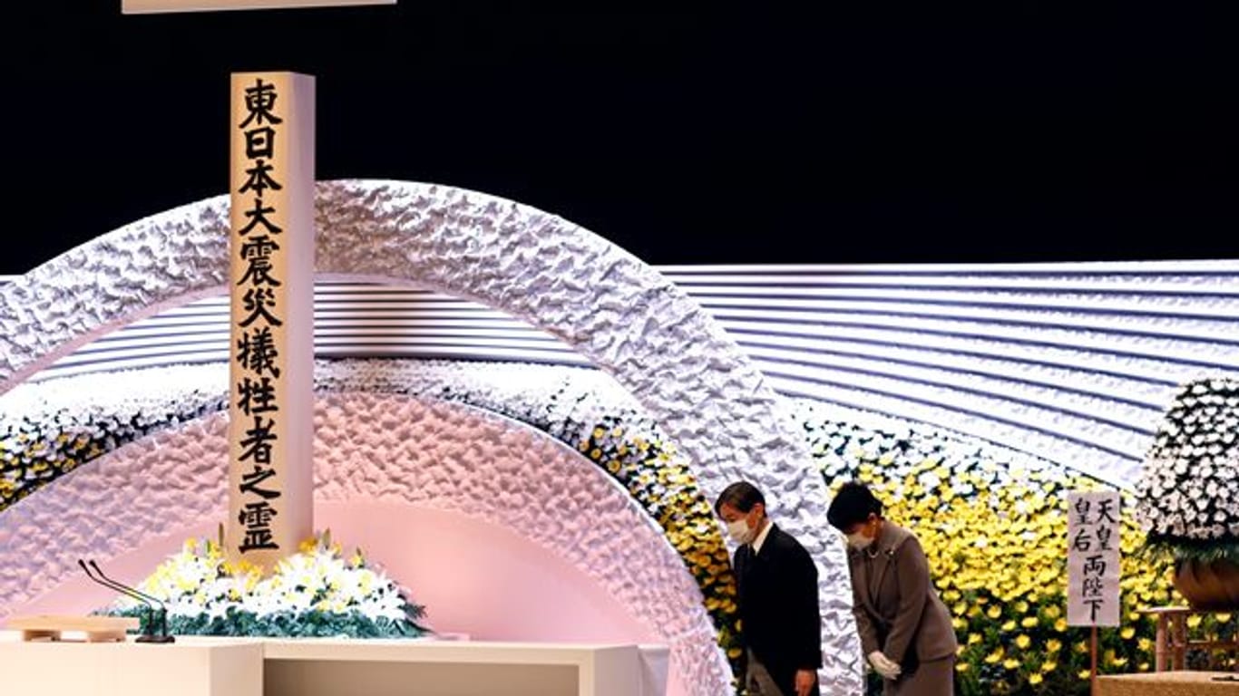 Japans Kaiser Naruhito und Kaiserin Masako bei der nationalen Gedenkfeier in Tokio.