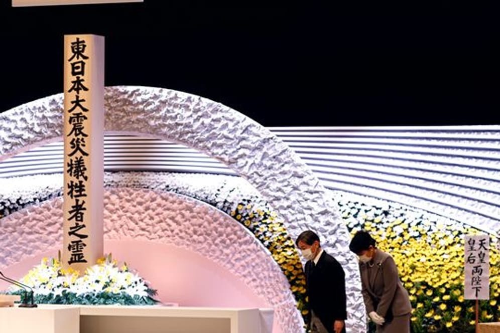 Japans Kaiser Naruhito und Kaiserin Masako bei der nationalen Gedenkfeier in Tokio.