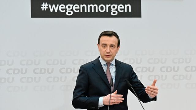 Mit Blick auf die sogenannte Maskenaffäre räumt Generalsekretär Ziemiak ein, diese habe die CDU erschüttert. Mit Blick auf die sogenannte Maskenaffäre räumt Generalsekretär Ziemiak ein, diese habe die CDU erschüttert.