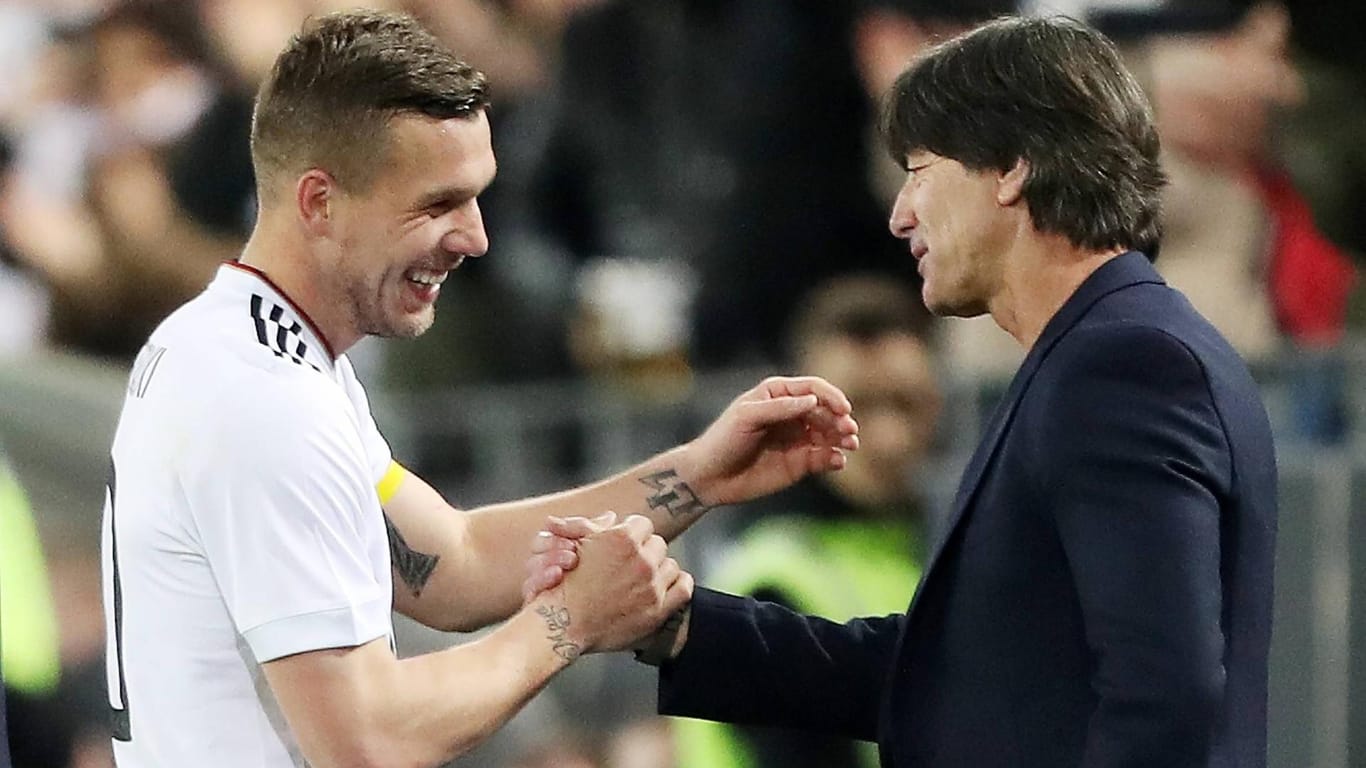 Lukas Podolski und Jogi Löw (r.): Spieler und Trainer wurden 2014 gemeinsam Weltmeister in Brasilien.
