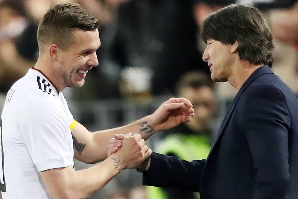 Lukas Podolski und Jogi Löw (r.): Spieler und Trainer wurden 2014 gemeinsam Weltmeister in Brasilien.