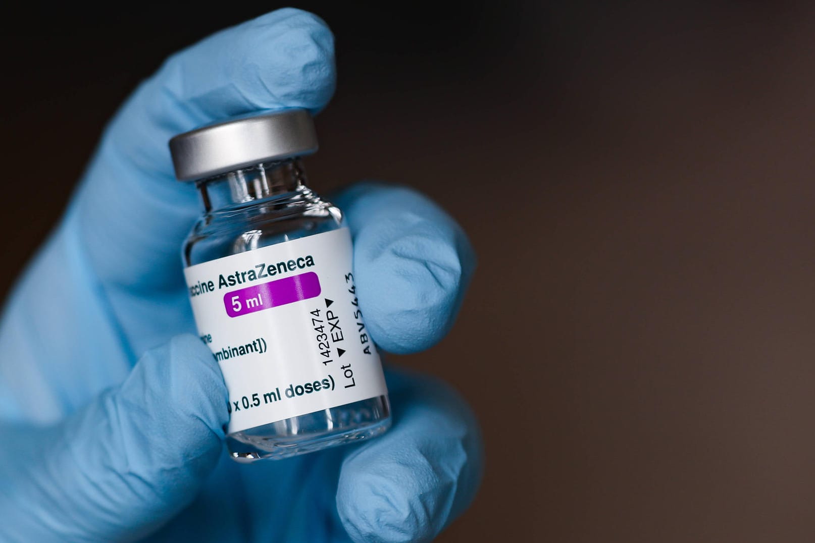 Astrazeneca-Impfstoff-Gefäß: In Deutschland wird das Mittel immer noch nicht so gut angenommen.