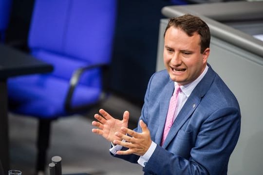 Der Thüringer CDU-Bundestagsabgeordnete Mark Hauptmann legt nach Lobbyismus-Vorwürfen sein Mandat mit sofortiger Wirkung nieder.