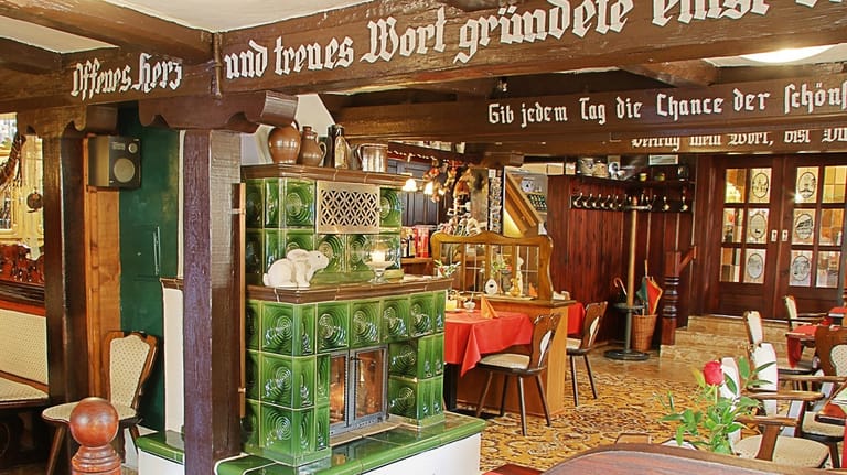 Traditionell und gemütlich: Genießen Sie im Restaurant des Hotels kulinarische Spezialitäten aus dem Harz.