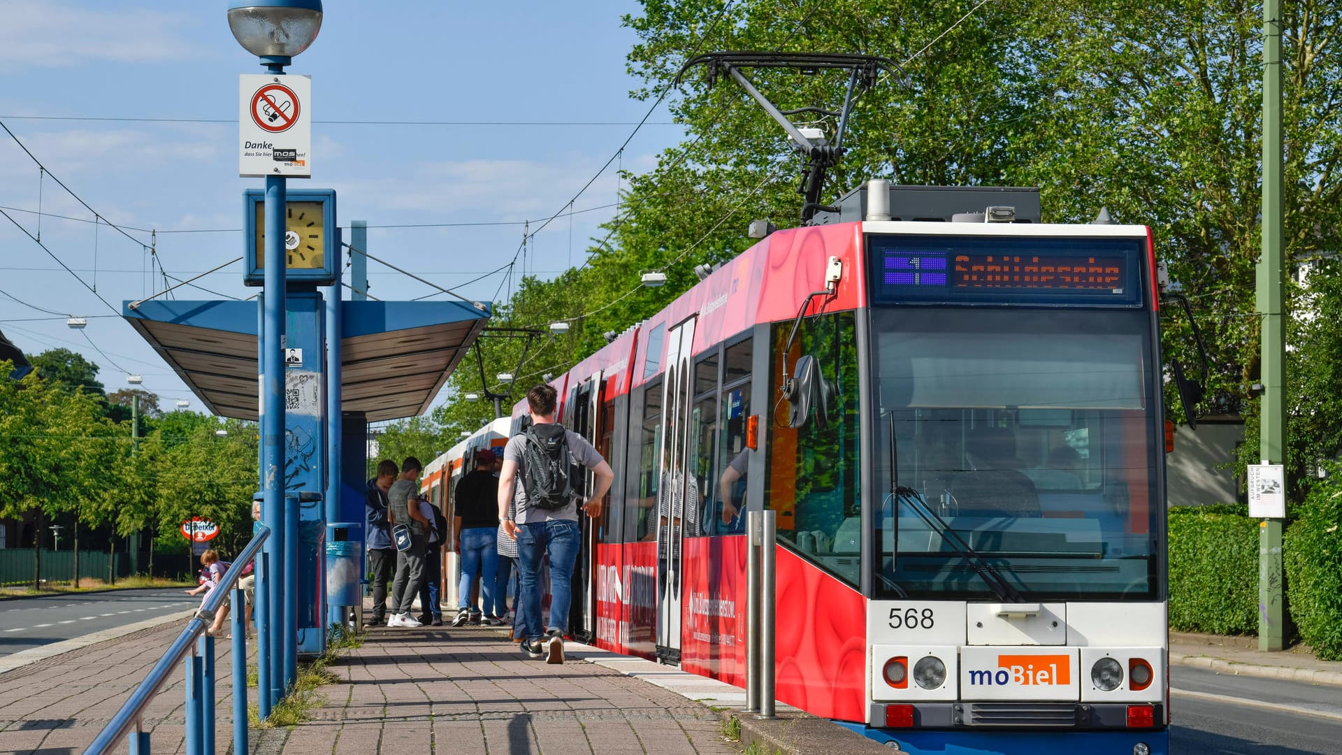 Eine Bahn von Mobiel (Archivbild): Die Fahrgastzahlen sind durch Corona eingebrochen. Eine Bahn von Mobiel (Archivbild): Die Fahrgastzahlen sind durch Corona eingebrochen.
