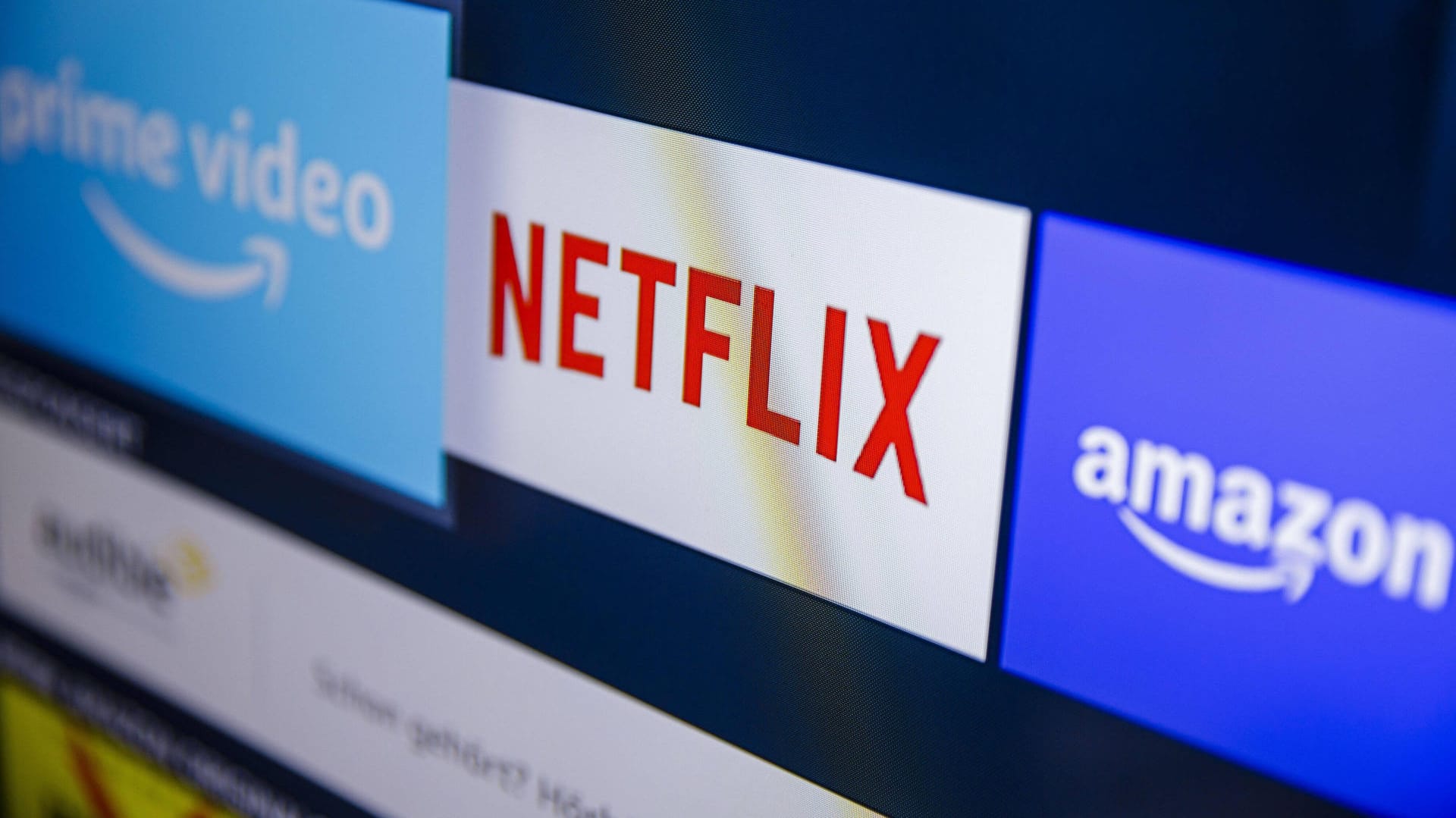 Die Logos der Streamingdienste Amazon Prime und Netflix (Symbolbild): Eine neue Prüfstelle soll Streaming-Plattformen für Nutzer sicherer machen. Die Logos der Streamingdienste Amazon Prime und Netflix (Symbolbild): Eine neue Prüfstelle soll Streaming-Plattformen für Nutzer sicherer machen.