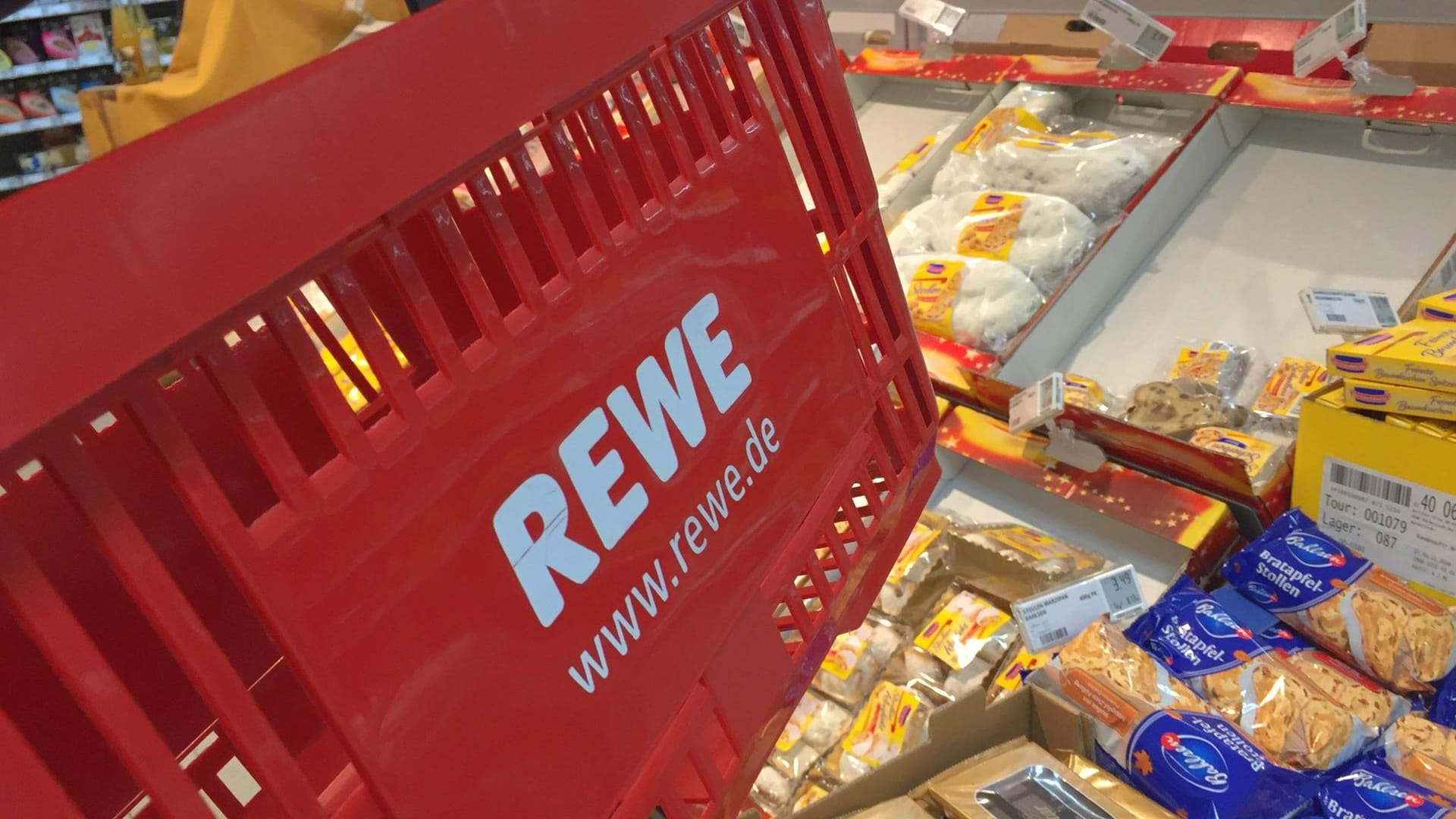 Rewe-Markt: Der Lebensmittelhändler verkauft einige Markenprodukte künftig nicht mehr. (Symbolbild) Rewe-Markt: Der Lebensmittelhändler verkauft einige Markenprodukte künftig nicht mehr. (Symbolbild)