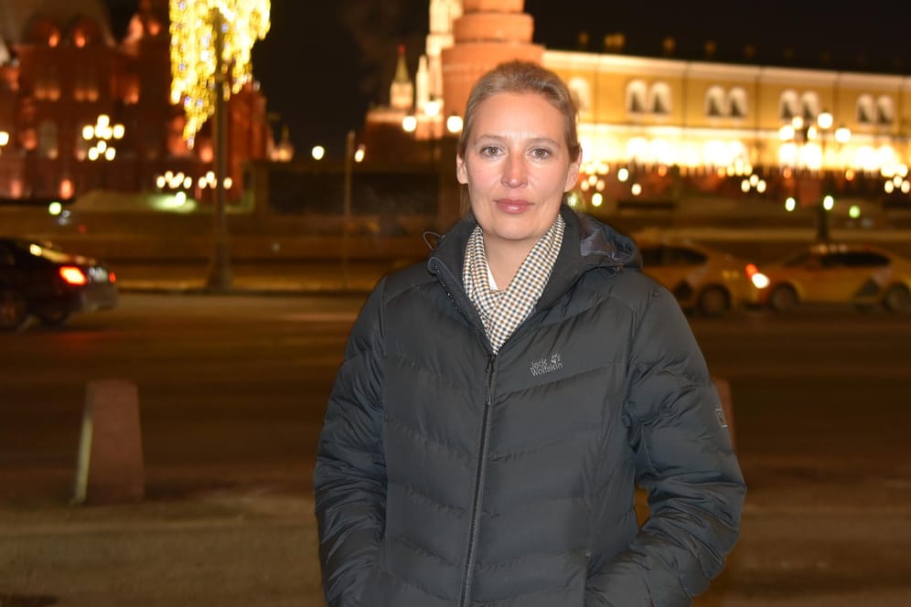 Moskau: Alice Weidel, Vorsitzende der AfD Bundestagsfraktion, steht in der Nähe des Kremls im Zentrum der russischen Hauptstadt.