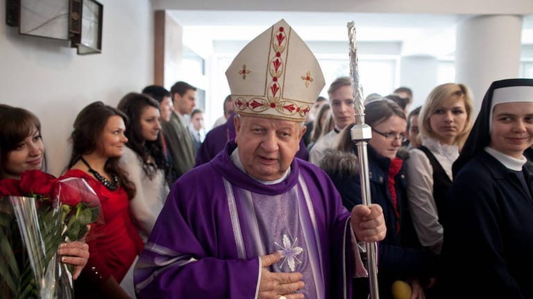 Kardinal Stanislaw Dziwisz: Er soll Kindesmissbrauch durch Geistliche vertuscht haben.
