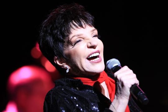 Liza Minnelli auf der Bühne - jetzt wird sie 75.