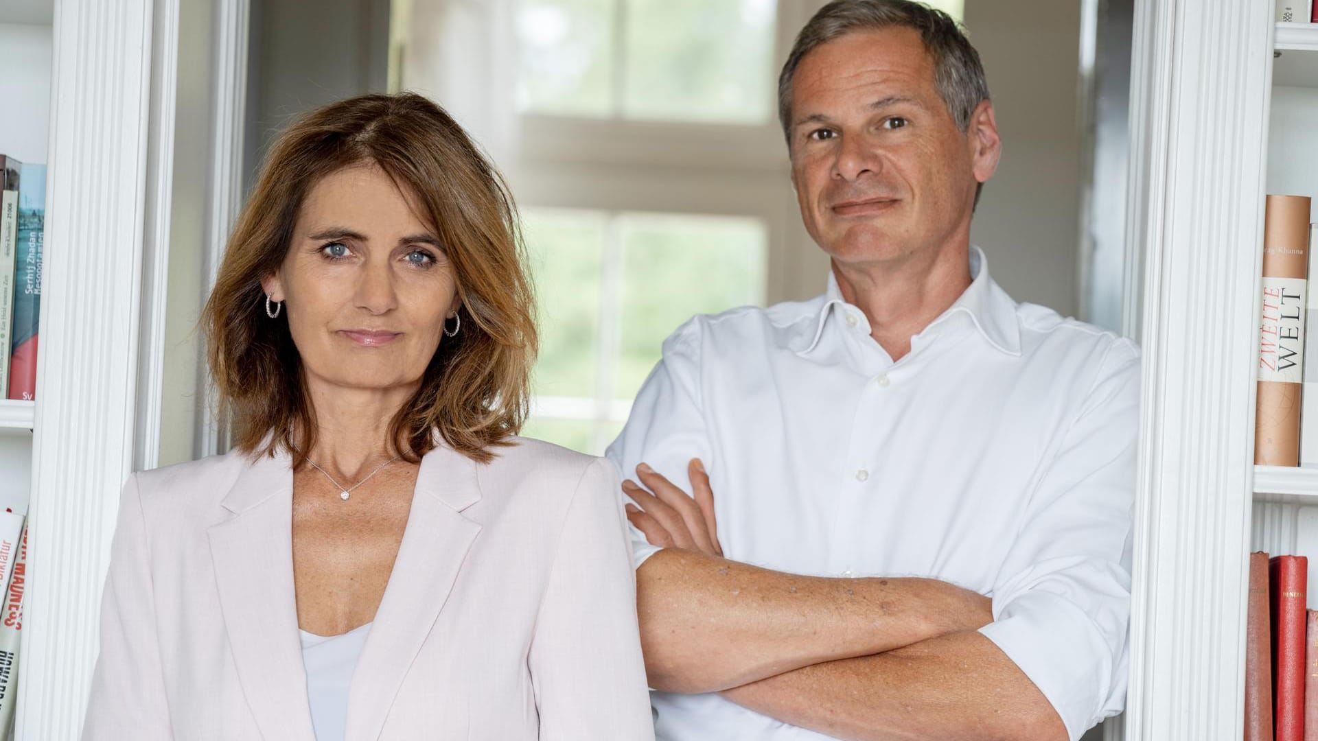 Katja Gloger und Georg Mascolo haben ein Jahr lang über die Corona-Krise recherchiert.