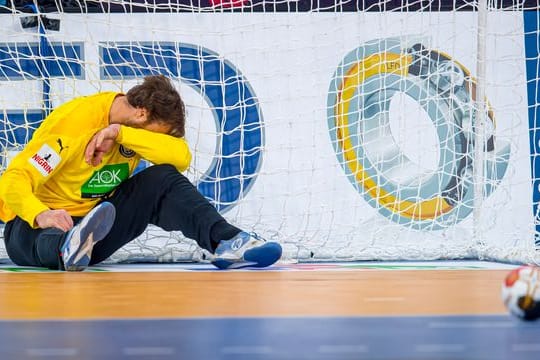 Die deutschen Handballer spielen gegen Schweden ohne Torwart Andreas Wolff.