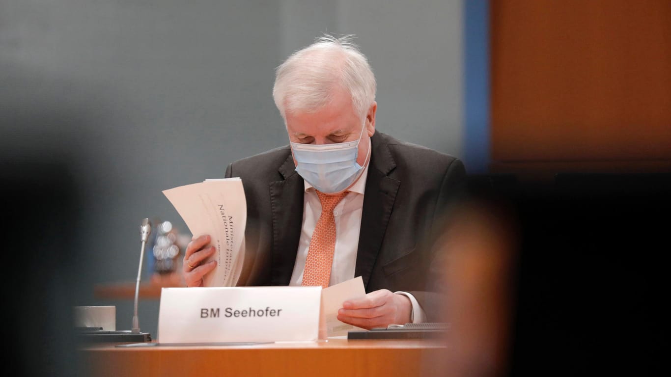 Horst Seehofer: Im Innenministerium sind so viele Ausgaben für externe Berater angefallen, wie in keinem anderen Ressort.