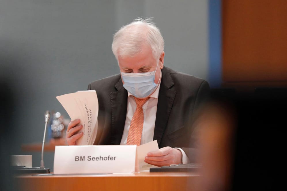 Horst Seehofer: Im Innenministerium sind so viele Ausgaben für externe Berater angefallen, wie in keinem anderen Ressort.