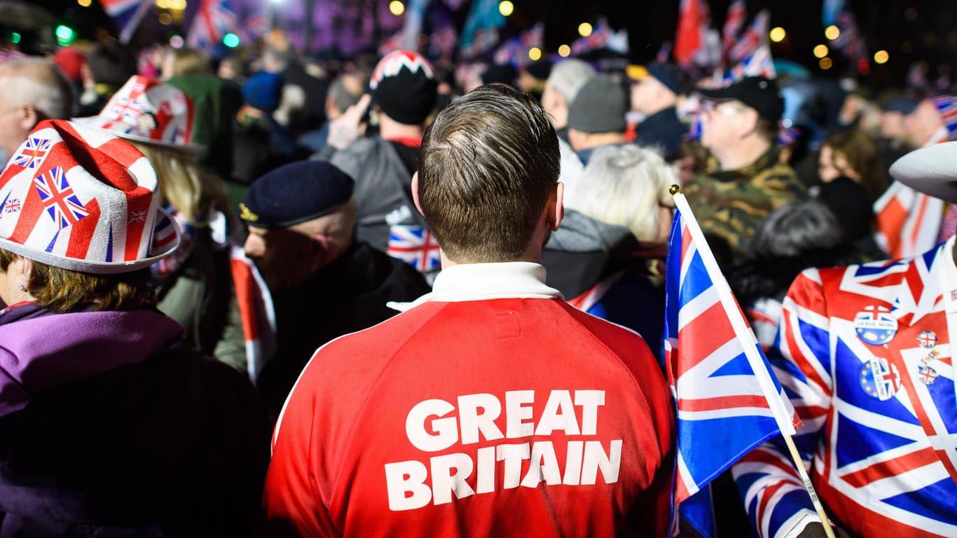 Pro-Brexit-Demonstranten: Sie wollten raus, nun bricht allerdings der Handel zwischen der EU und Großbritannien massiv ein.