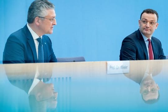 RKI-Chef Wieler (l, mit Gesundheitsminister Spahn): "Diese dritte Welle müssen wir gemeinsam so flach halten wie möglich.