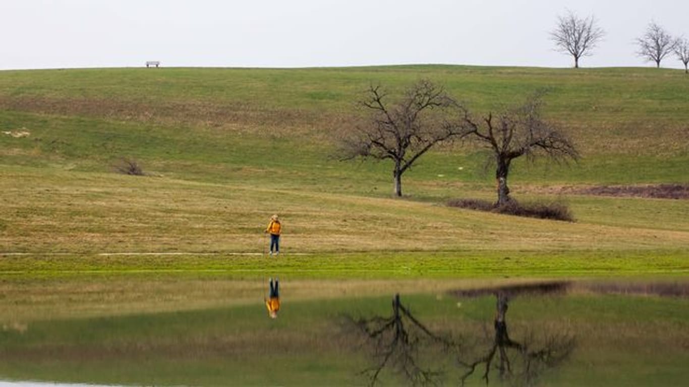 Der Eichener See entsteht, wenn aufgrund von starken Regenfällen oder Schneeschmelze der Grundwasserspiegel so weit ansteigt, dass Wasser an die Oberfläche tritt.