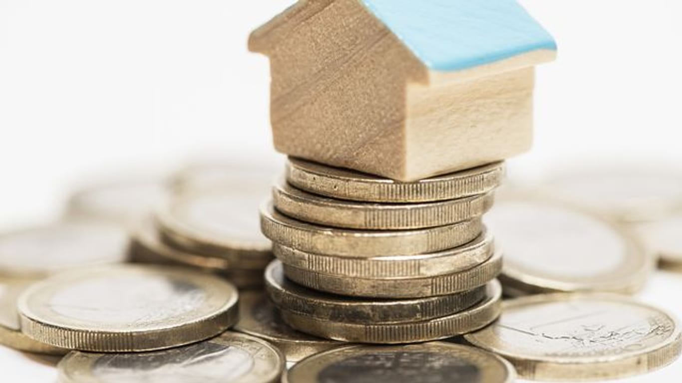 Wer bald eine Anschlussfinanzierung für seine Immobilie braucht, sollte über ein Forward-Darlehen nachdenken.