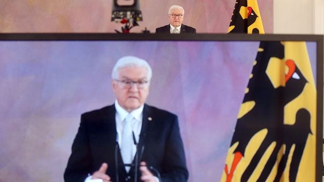 Bundespräsident Frank-Walter Steinmeier betonte in seiner in diesem Punkt ungewöhnlich scharf formulierten Rede, es gehe um sehr viel mehr als nur individuelles Fehlverhalten. Bundespräsident Frank-Walter Steinmeier betonte in seiner in diesem Punkt ungewöhnlich scharf formulierten Rede, es gehe um sehr viel mehr als nur individuelles Fehlverhalten.