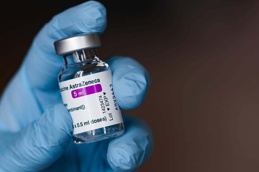 Astrazeneca: Ein Experte sieht keinen Zusammenhang zwischen Thrombosen und dem Impfstoff.