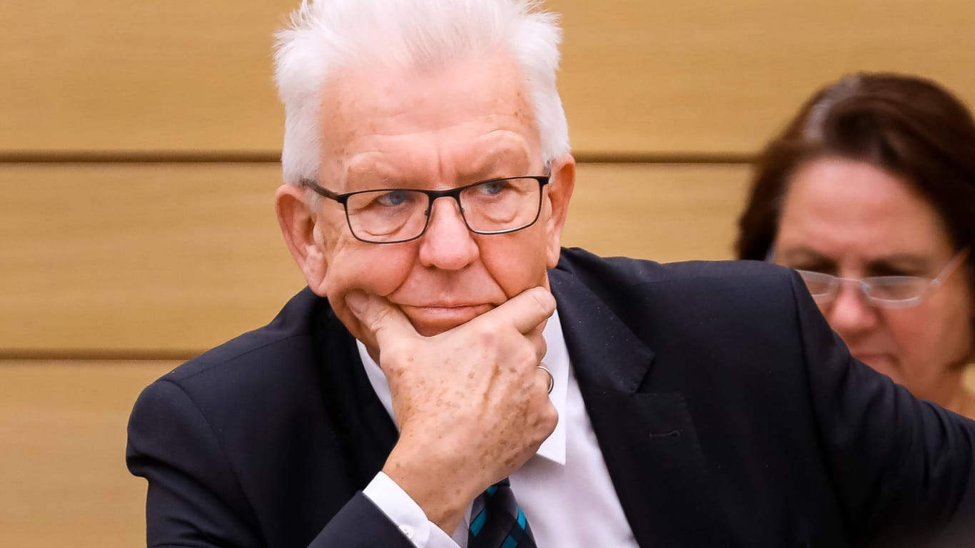 Winfried Kretschmann: Als er noch für die Grünen im Landtag in der Opposition saß, unterrichtete Kretschmann als Lehrer. Auch unseren Autor.