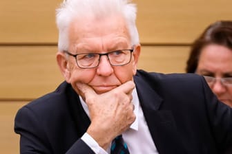 Winfried Kretschmann: Als er noch für die Grünen im Landtag in der Opposition saß, unterrichtete Kretschmann als Lehrer. Auch unseren Autor.