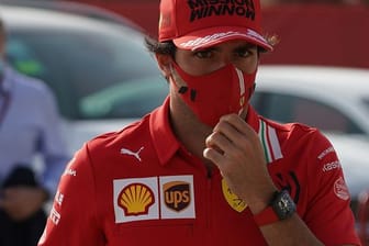 Ließ sich in Bahrain gegen das Coronavirus impfen: Ferrari-Pilot Carlos Sainz.