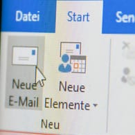 E-Mail-Programm auf einem Computerbildschirm: Im Dienst Microsoft Exchange Server klafft eine Sicherheitslücke, die Experten große Sorge bereitet.