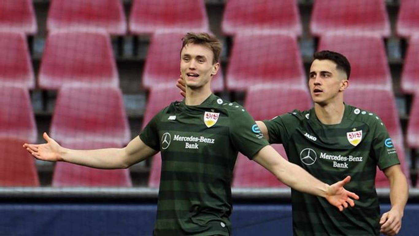 Spielt eine starke Saison im Trikot des VfB Stuttgart: Sasa Kalajdzic (l).