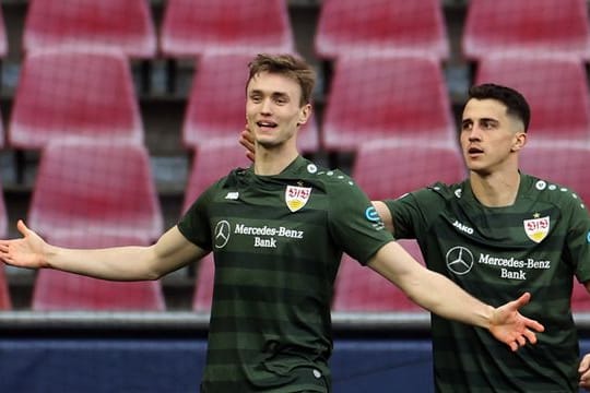 Spielt eine starke Saison im Trikot des VfB Stuttgart: Sasa Kalajdzic (l).