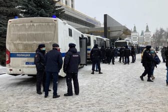 Sicherheitskräfte haben in Moskau eine Versammlung aufgelöst und zahlreiche Menschen festgenommen.