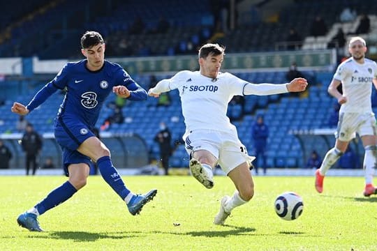 Kai Havertz (l) stand gegen Leeds in der Startelf.