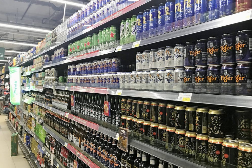 Bierregal: Manche Teile der Bierregale in Supermärkten sind im Moment leer. (Symbolbild)