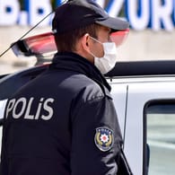 Polizist in der Türkei: Der mutmaßliche Täter wurde nach den Schüssen auf die Jungen festgenommen. (Symbolfoto)